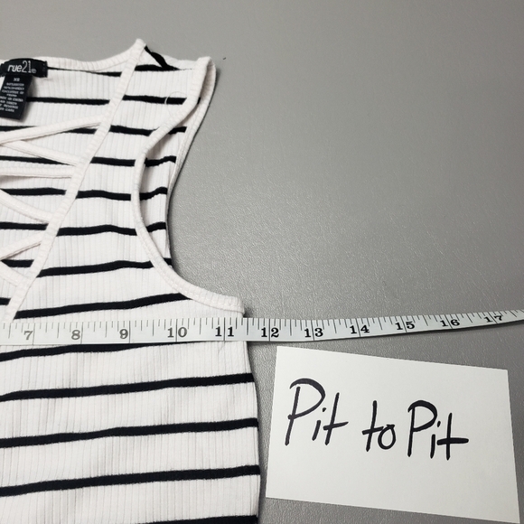 3/$15 Rue21 caged vneck white and black striped summer tank top women's size XS - Picture 4 of 7